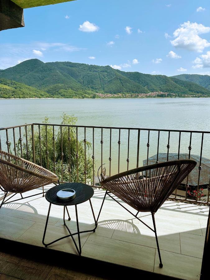 Noah River House Оршова Екстер'єр фото